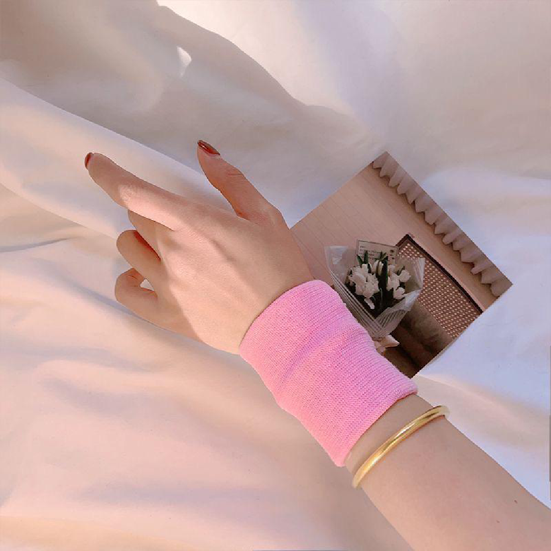A wristband with a zipper