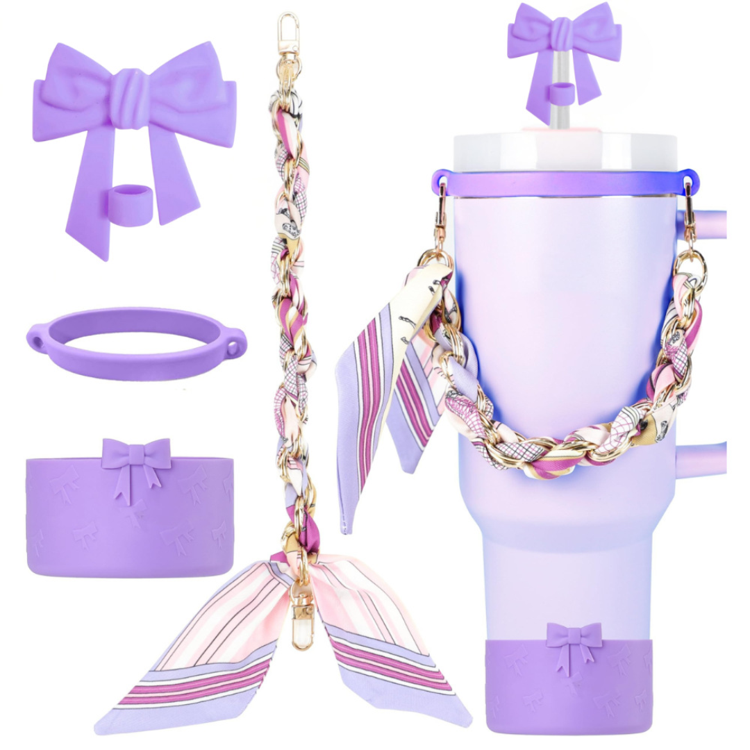 Sip in Style – The Chic Chain Tumbler