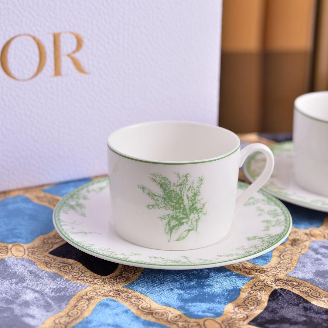 Dior cup
