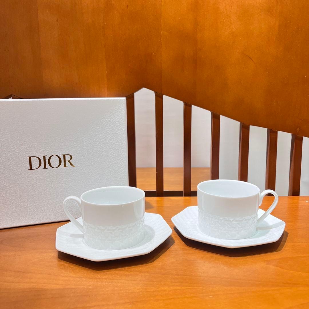 Minimalist Dior