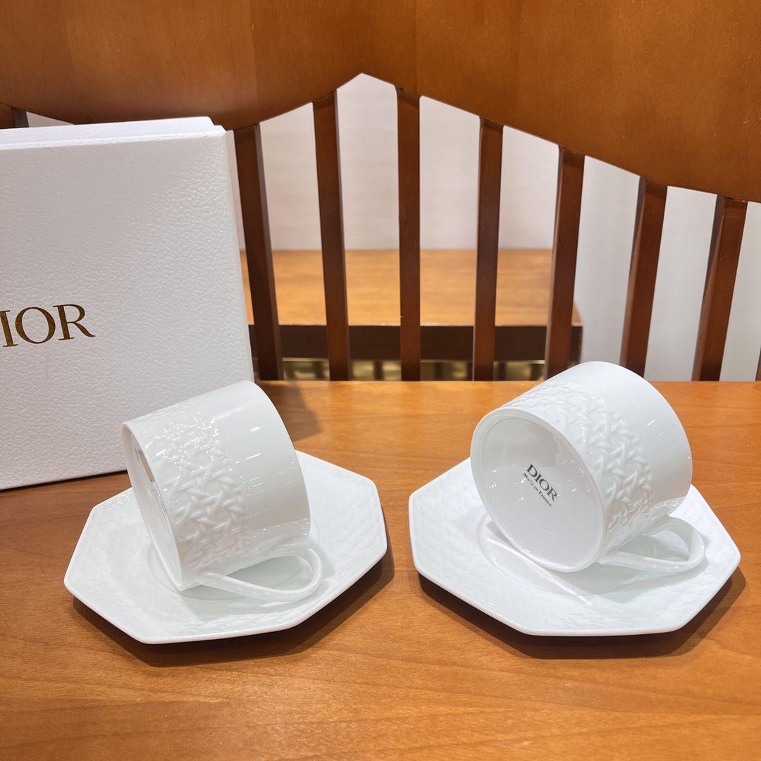 Minimalist Dior