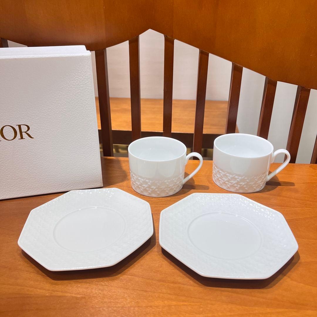 Minimalist Dior