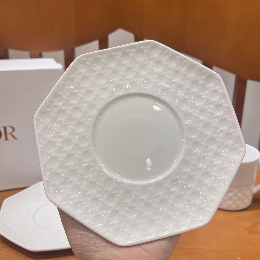 Minimalist Dior