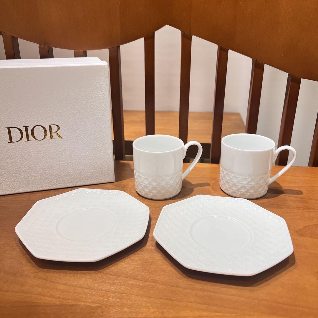 Minimalist Dior