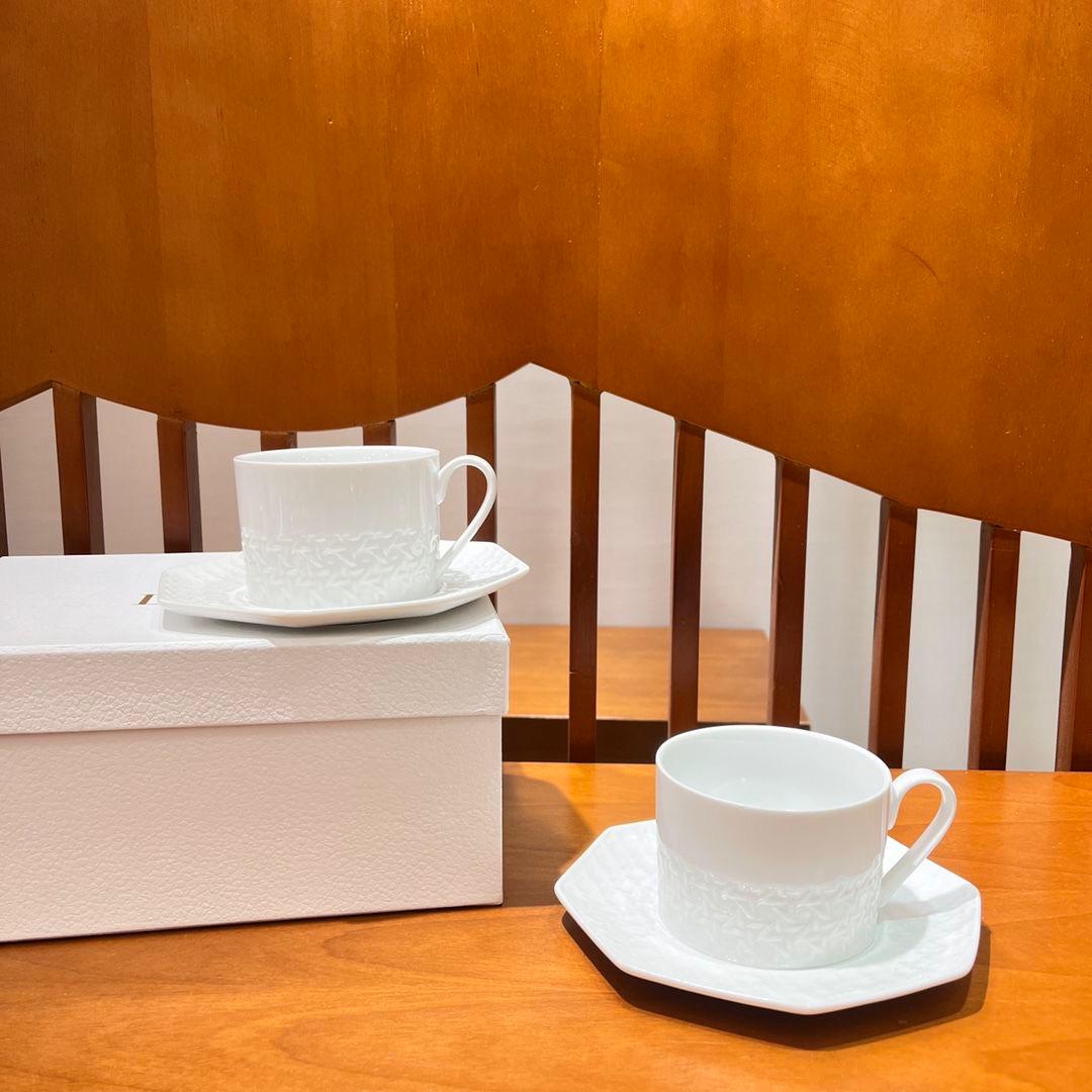 Minimalist Dior