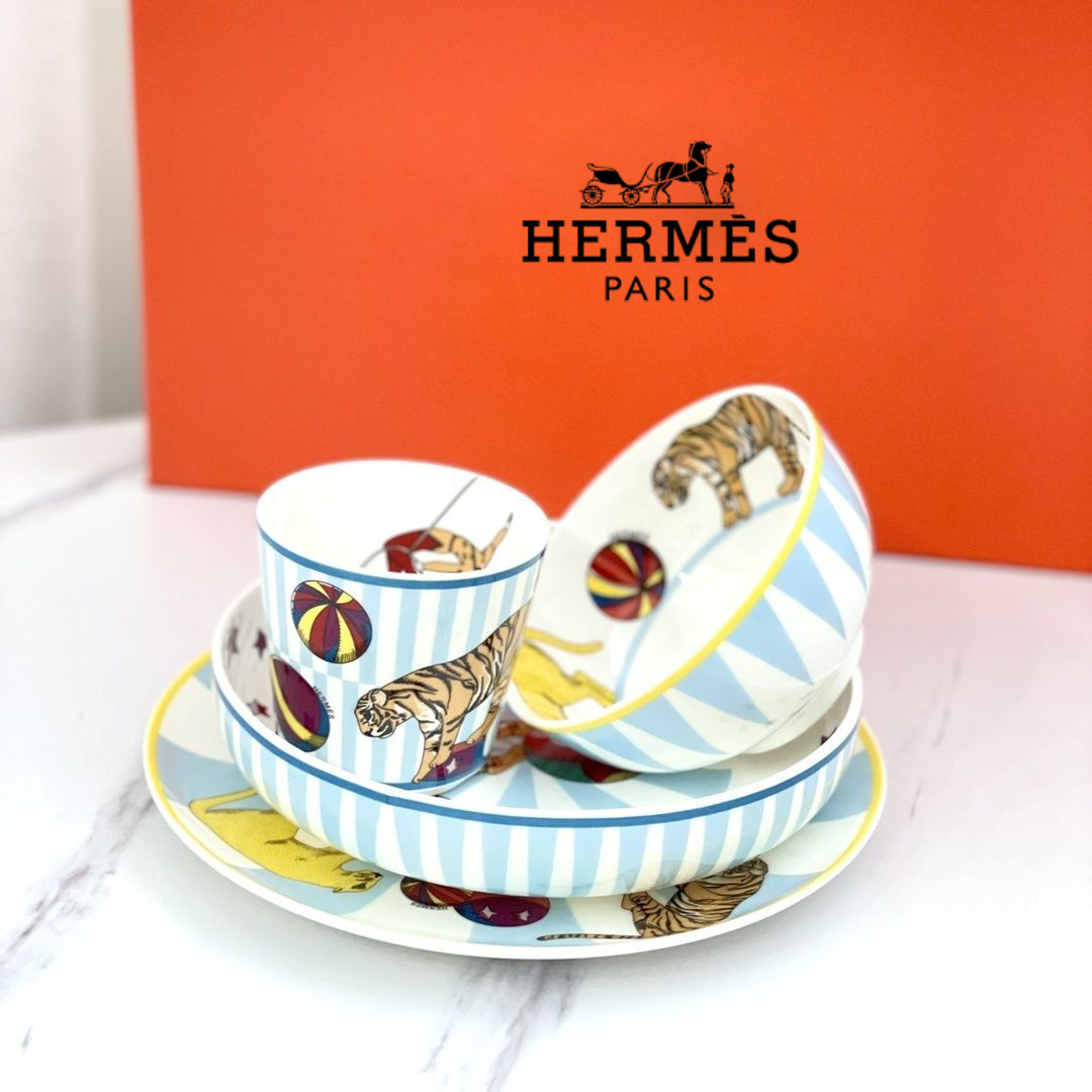 Hermès porcelain dinnerware