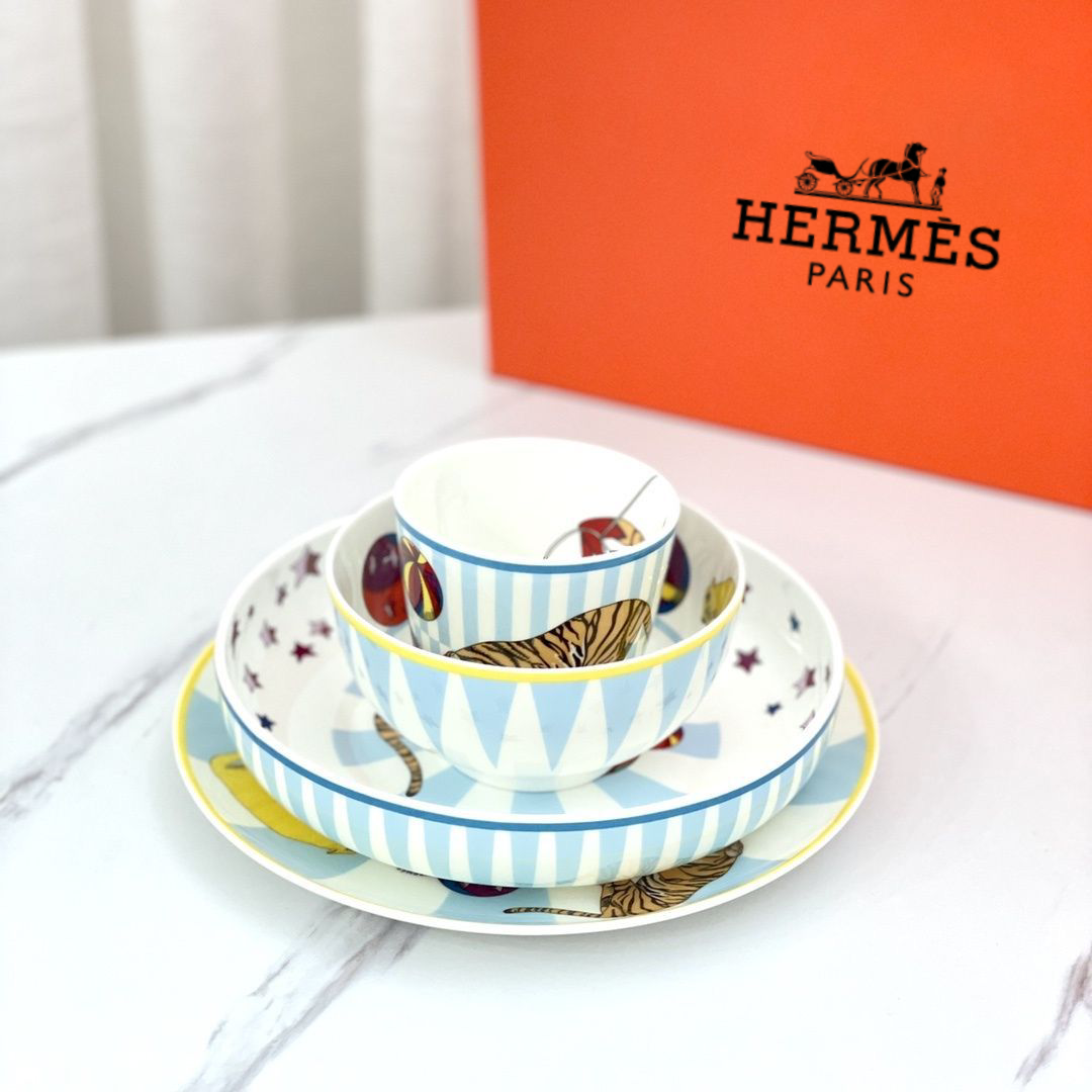 Hermès porcelain dinnerware