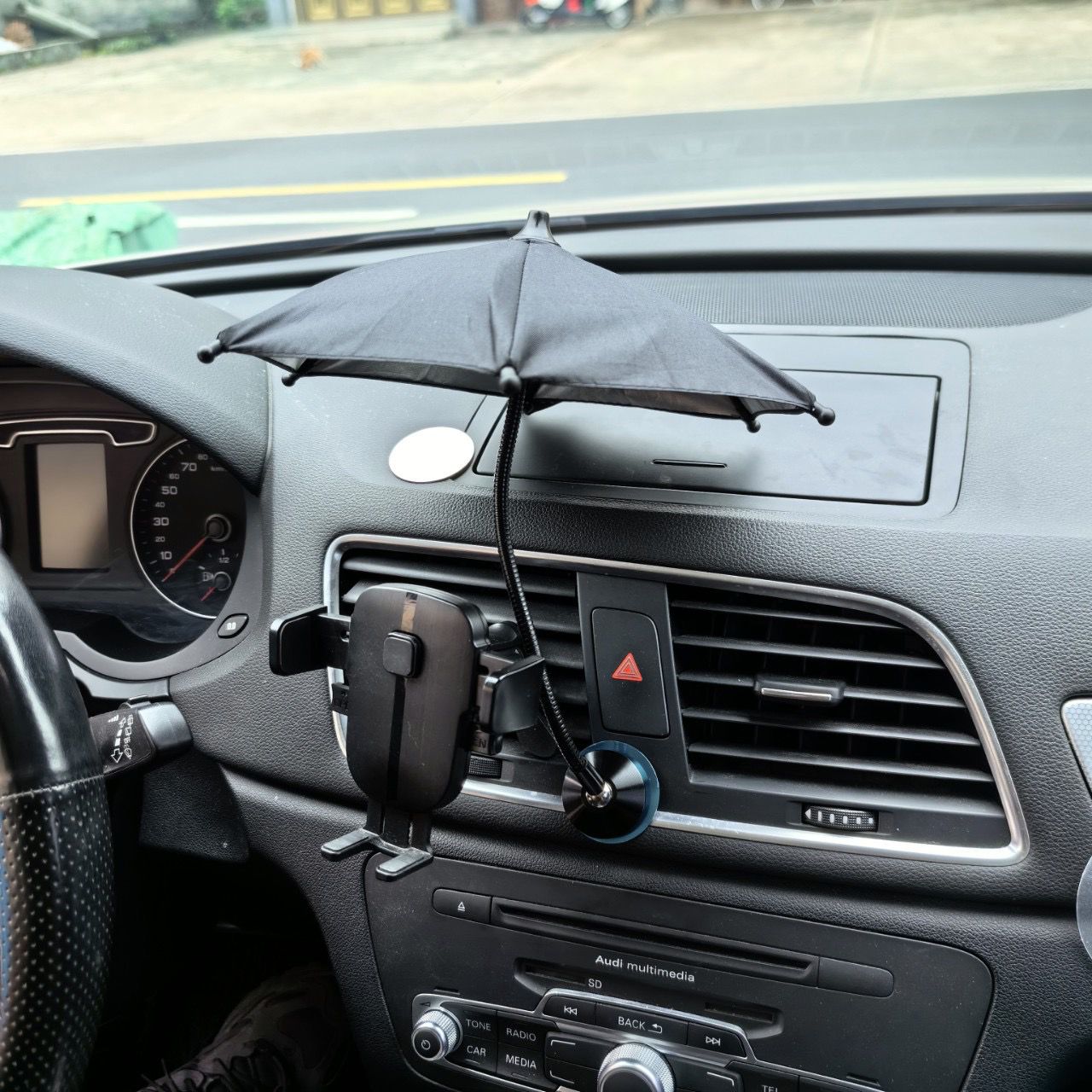 Mini magnetic umbrella phone