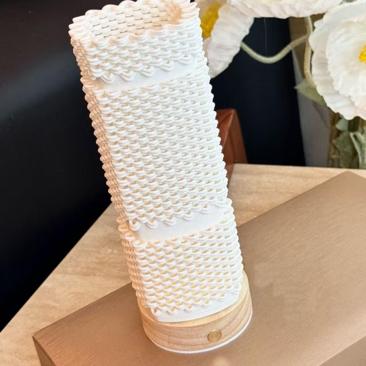 Bvlgari Modern White Ceramic Geometric Table Lamp