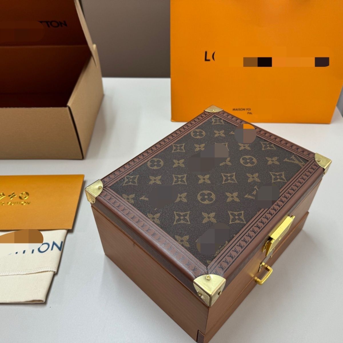 louisvuitton 3-layer wooden jewelry trunk box. DIOR