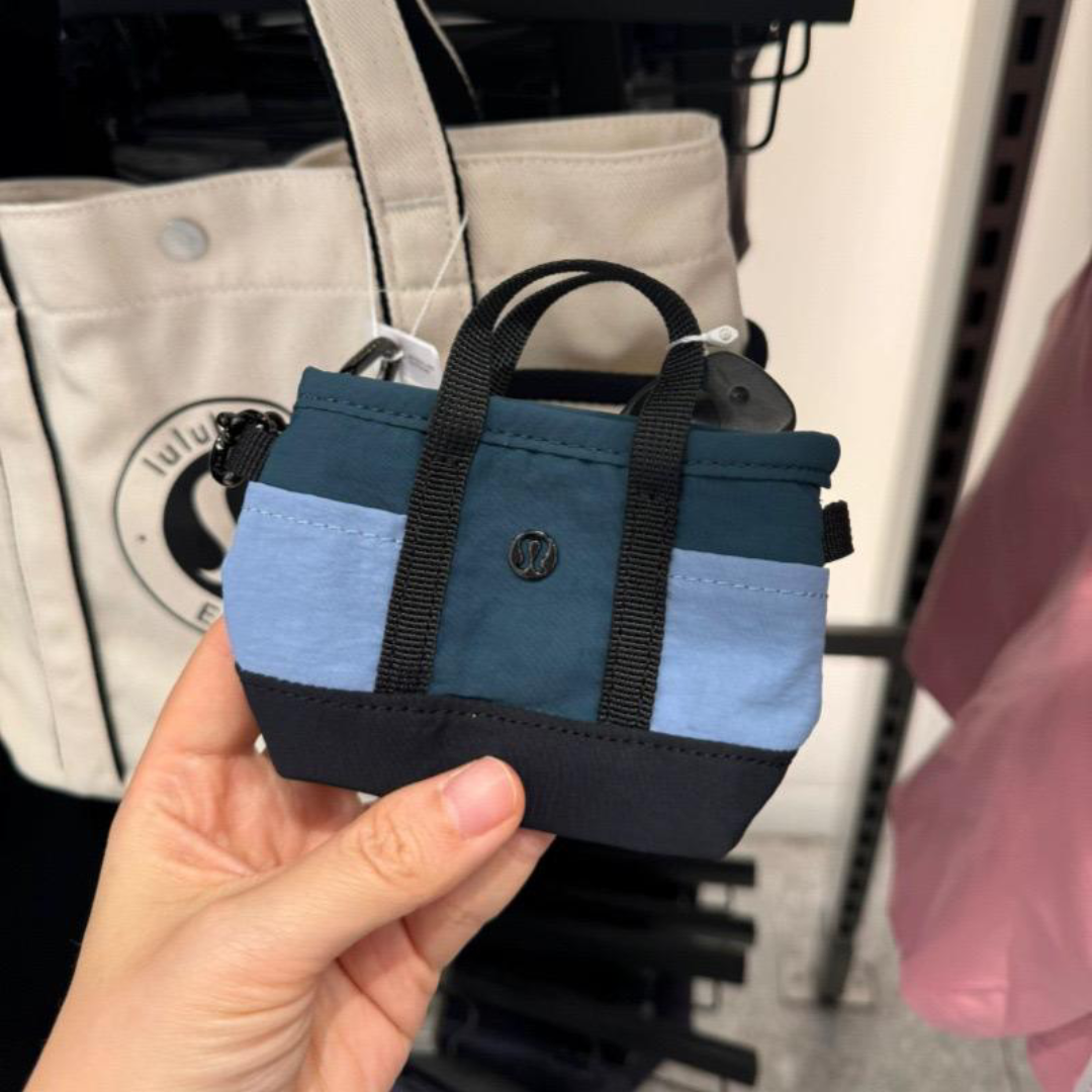 Lululemon mini fabric pouch