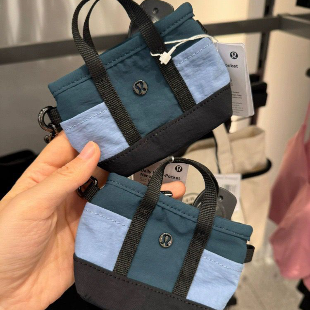 Lululemon mini fabric pouch