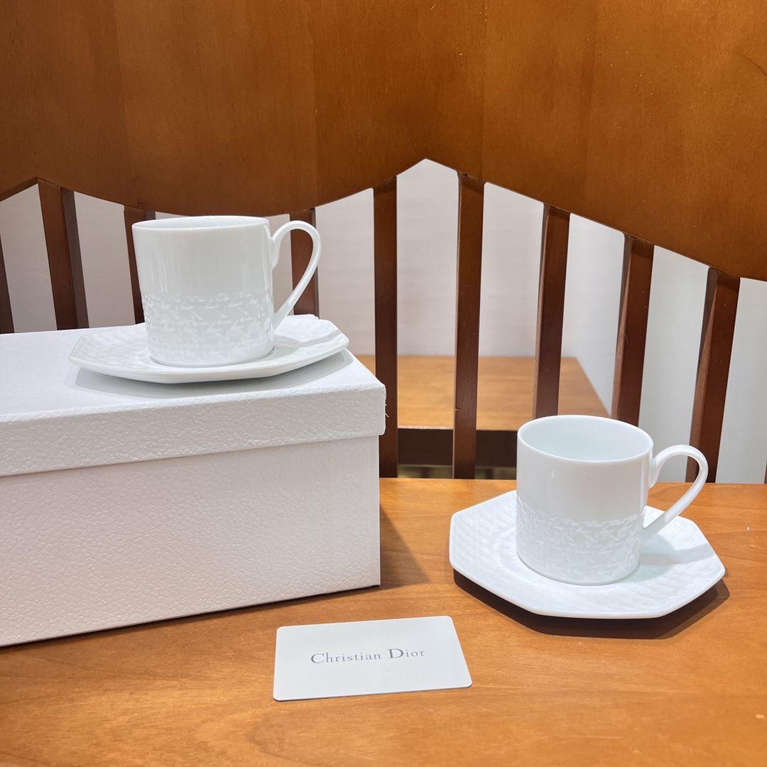 Minimalist Dior