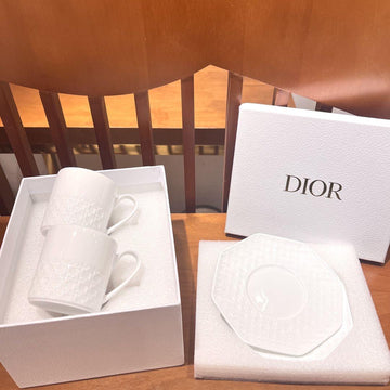 Minimalist Dior
