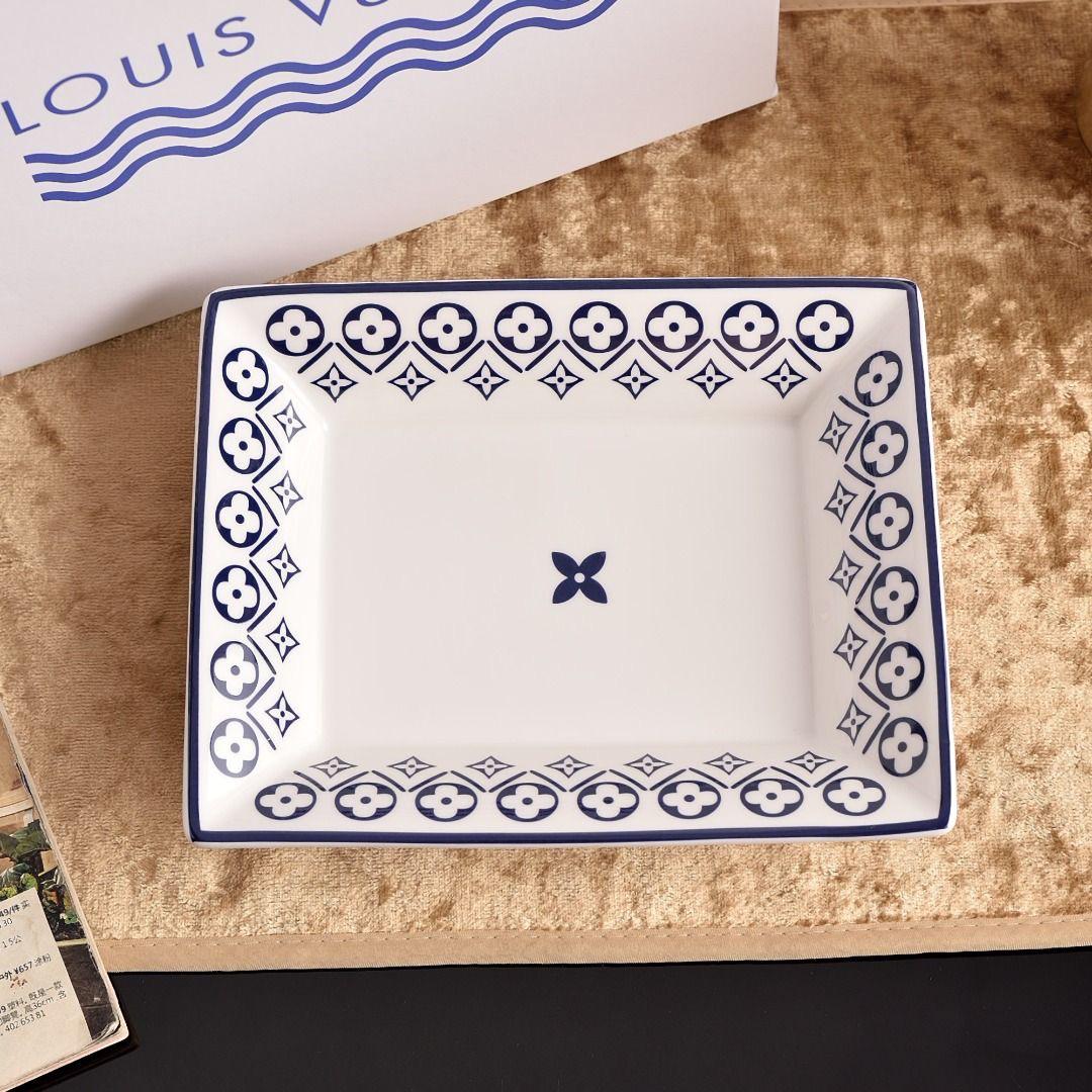 Louis Vuitton porcelain set