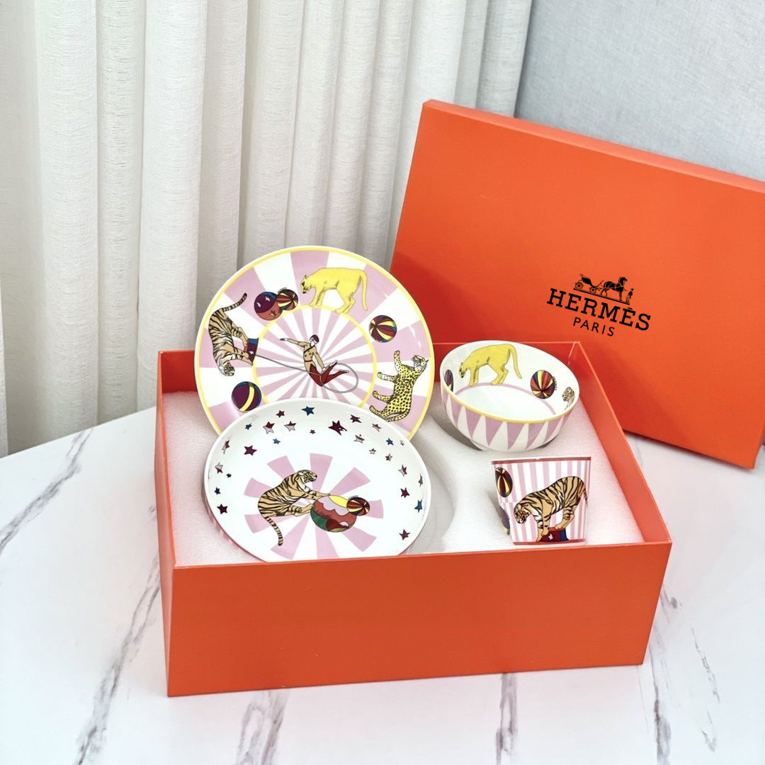 Hermès porcelain dinnerware